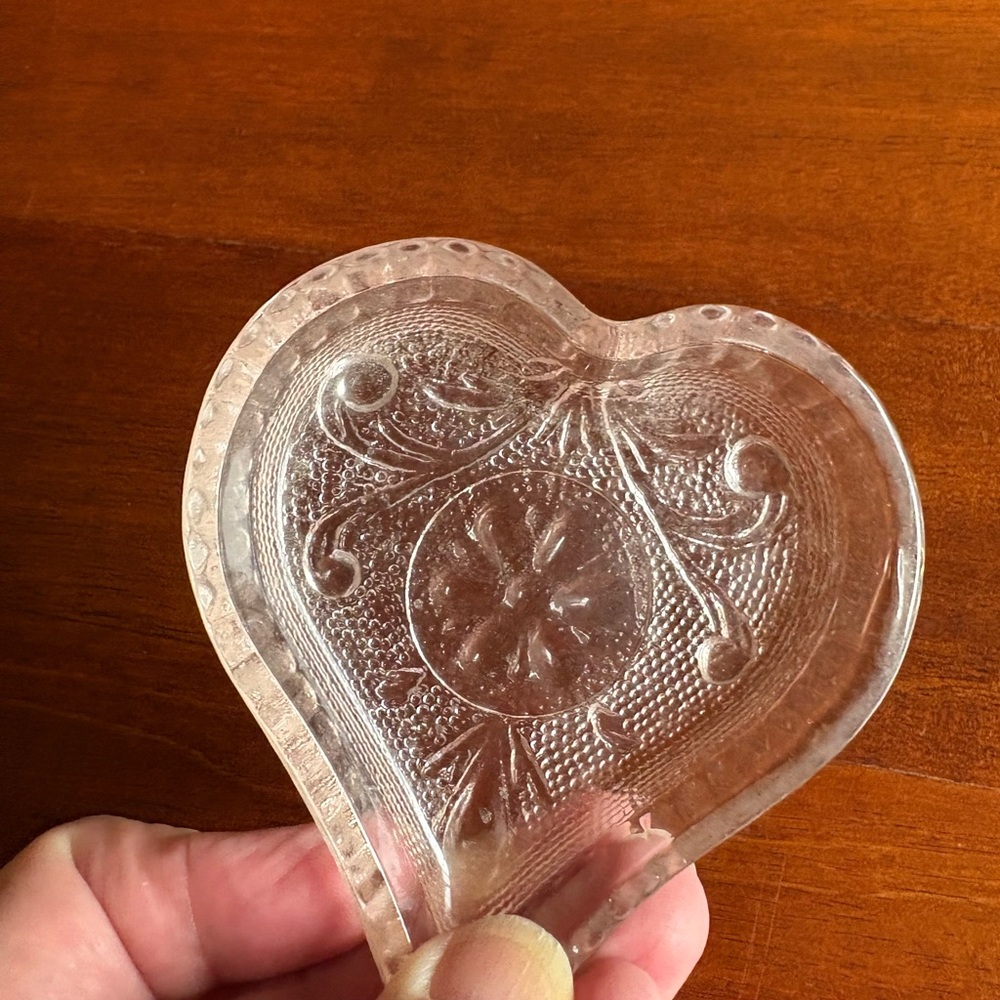 Vintage Indiana Glass - Pink Heart-Shaped Glass Trinket Dish - Picture 4 of 4